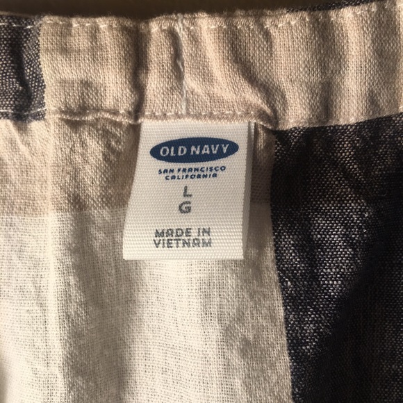 Large black, white, and tan sleeveless shirt - Picture 3 of 3